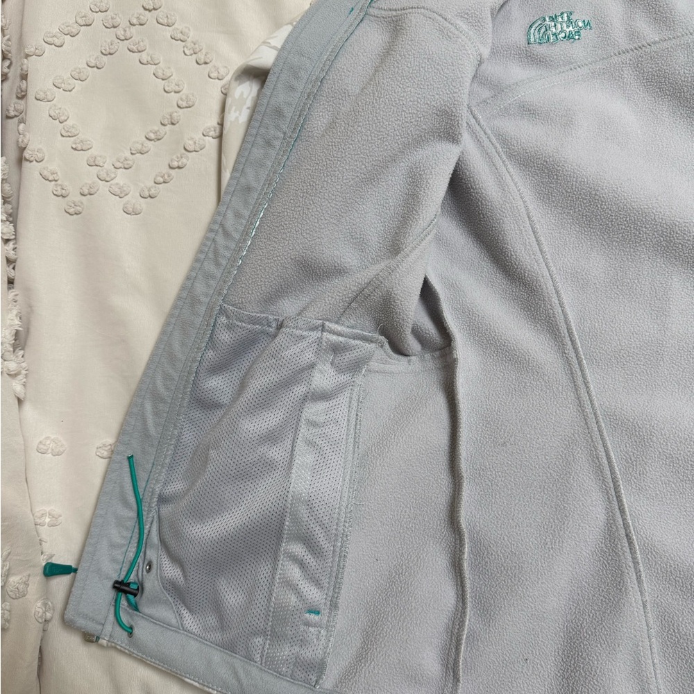 The North Face Women's Jacket - White and Gray Camo - Picture 4 of 7